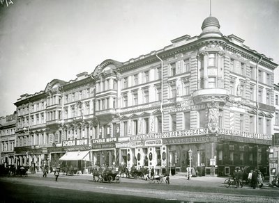 Nr. 54 Nevsky Prospekt, hoek van Malaya Sadovaya Street, St. Petersburg, begin 1900 door Russian Photographer